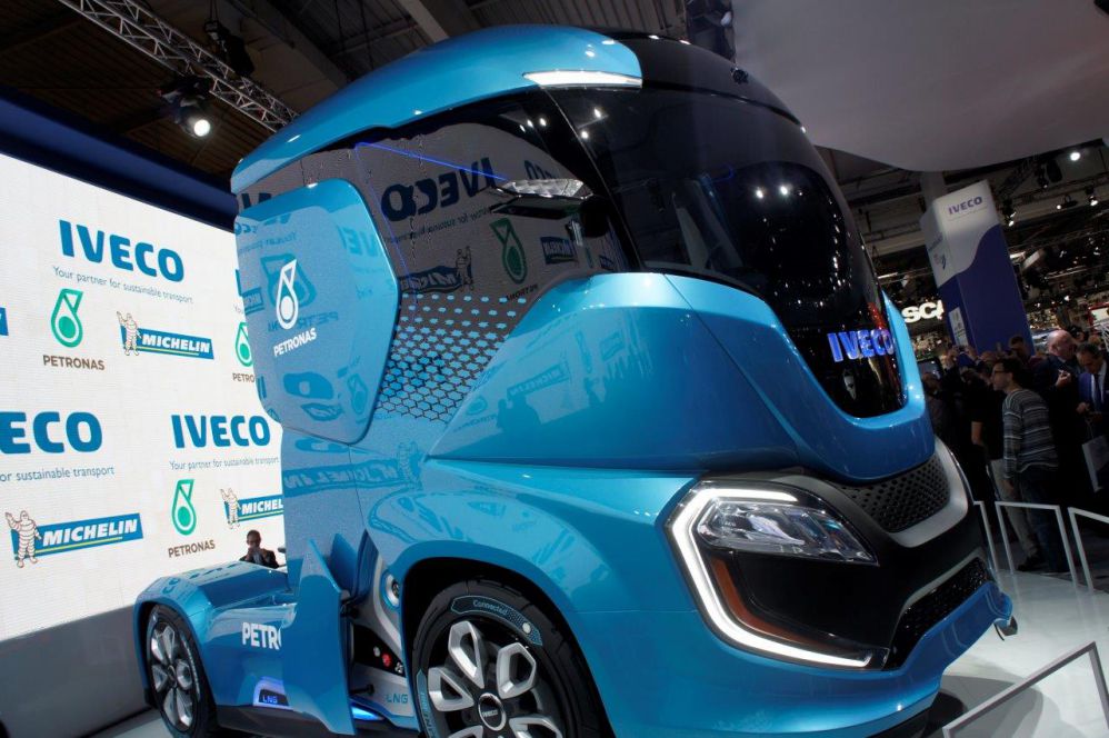 Iveco-Z-Truck2LR-2016 (1)