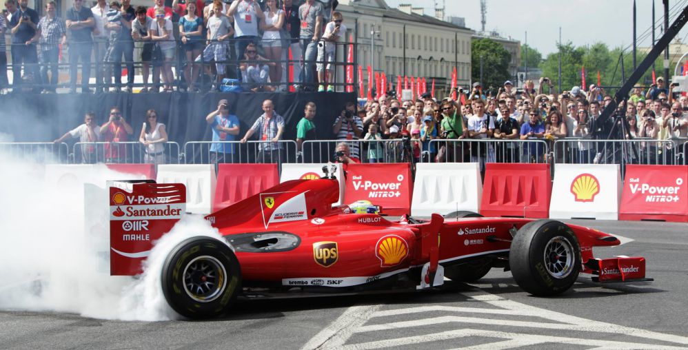 Massa-Ferrari-F1-Shell (3)