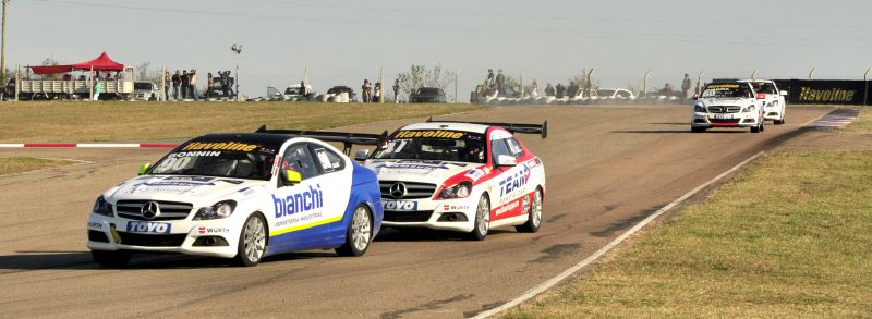 Mercedes-Benz-Super-Premium-Race-Polideportivo-Mercedes-final-recta