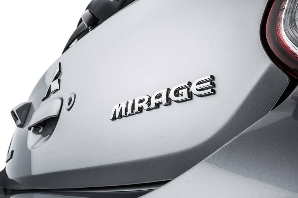 Mitsubishi-Mirage-2015-atras